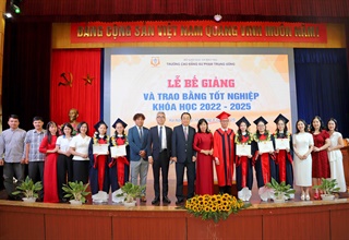 Trường Cao đẳng Sư phạm Trung ương tổ chức Lễ bế giảng năm học 2024-2025 và trao bằng tốt nghiệp cho sinh viên khóa 2022-2025