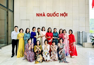 Chi bộ khoa Giáo dục mầm non tham quan học tập tại Nhà Quốc hội Việt Nam