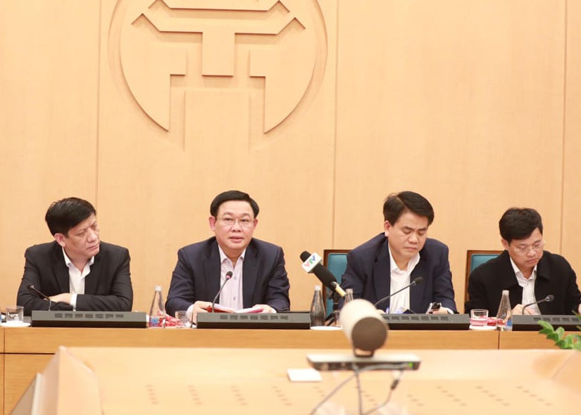 Bí thư Thành ủy Hà Nội Vương Đình Huệ kết luận tại cuộc họp khẩn công bố bệnh nhân đầu tiên trên địa bàn TP Hà Nội dương tính với Covid-19.